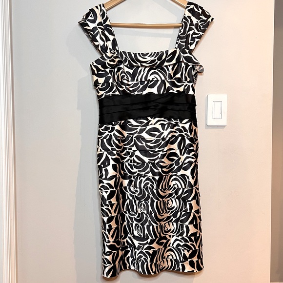 Jones New York Dress Petite 10P Black White Floral Silk Ruched Midi Cocktail Dre